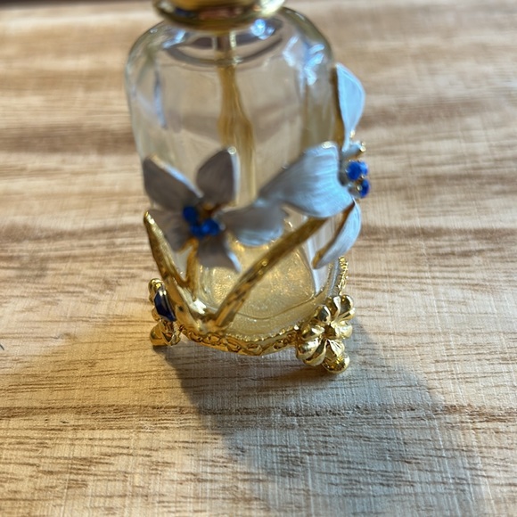 💕HOST PICK 💕Perfume Bottle Vintage 3 Leg White Flowers Blue Crystals Gold Tone - Picture 12 of 16